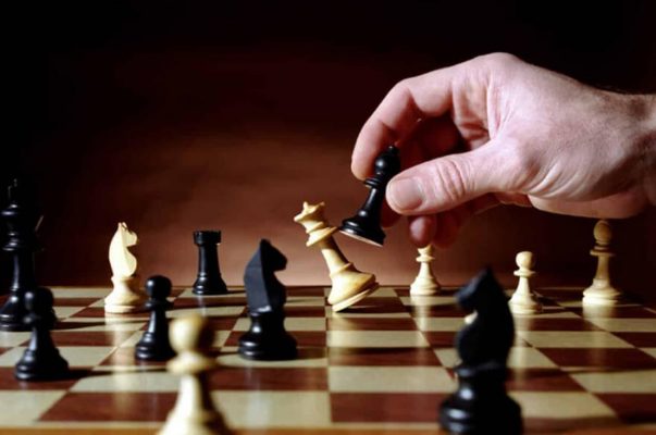 Luật chơi và quân cờ vua